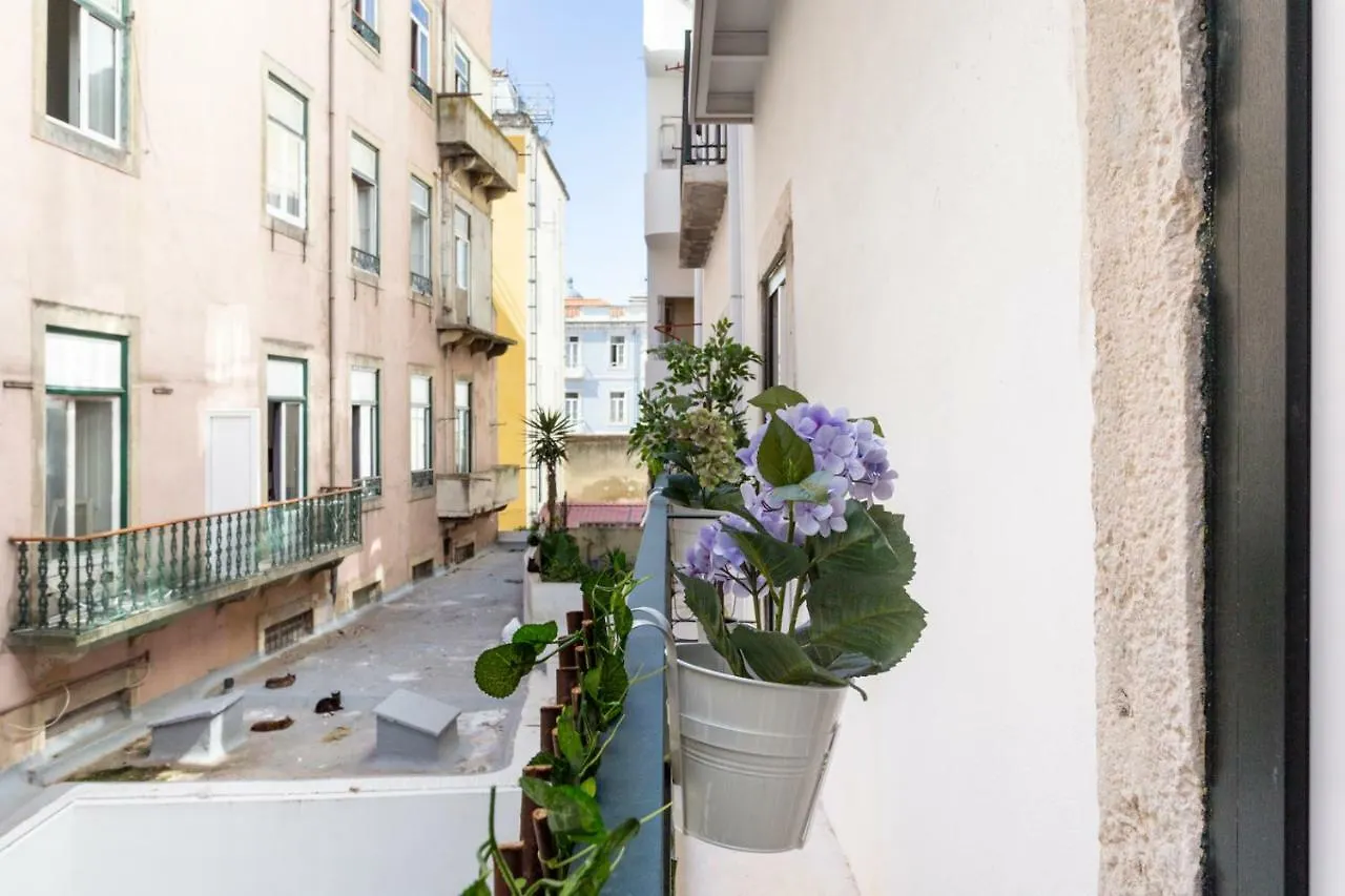 شقة Lisboa Altido Chic 1Br Apt With Balcony Close By Graca Viewpoint And Tram Stops