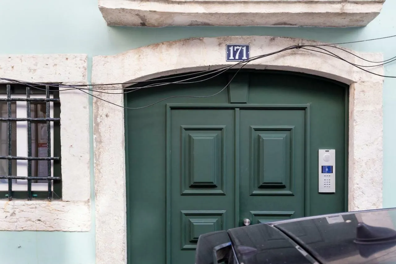 Altido Chic 1Br Apt With Balcony Close By Graca Viewpoint And Tram Stops Lisboa 0*, リスボン