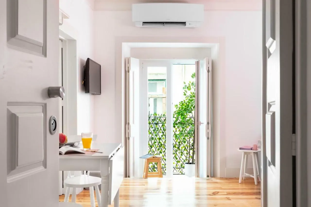 Altido Chic 1Br Apt With Balcony Close By Graca Viewpoint And Tram Stops Lisboa アパート リスボン