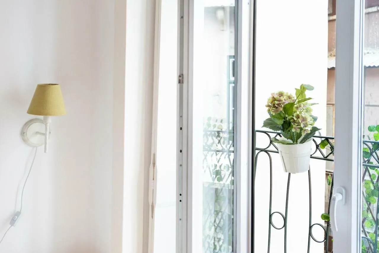 アパート Altido Chic 1Br Apt With Balcony Close By Graca Viewpoint And Tram Stops Lisboa